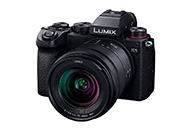 フルサイズミラーレス一眼LUMIX Sシリーズの小型軽量モデル｜LUMIX S5